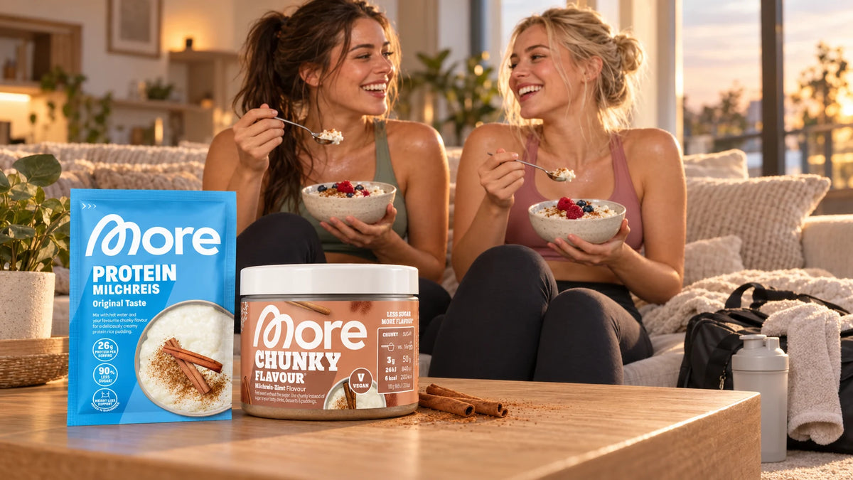 Zwei Freundinnen essen nach dem Training Protein-Milchreis – More Protein Milchreis und Chunky Flavour Milchreis-Zimt