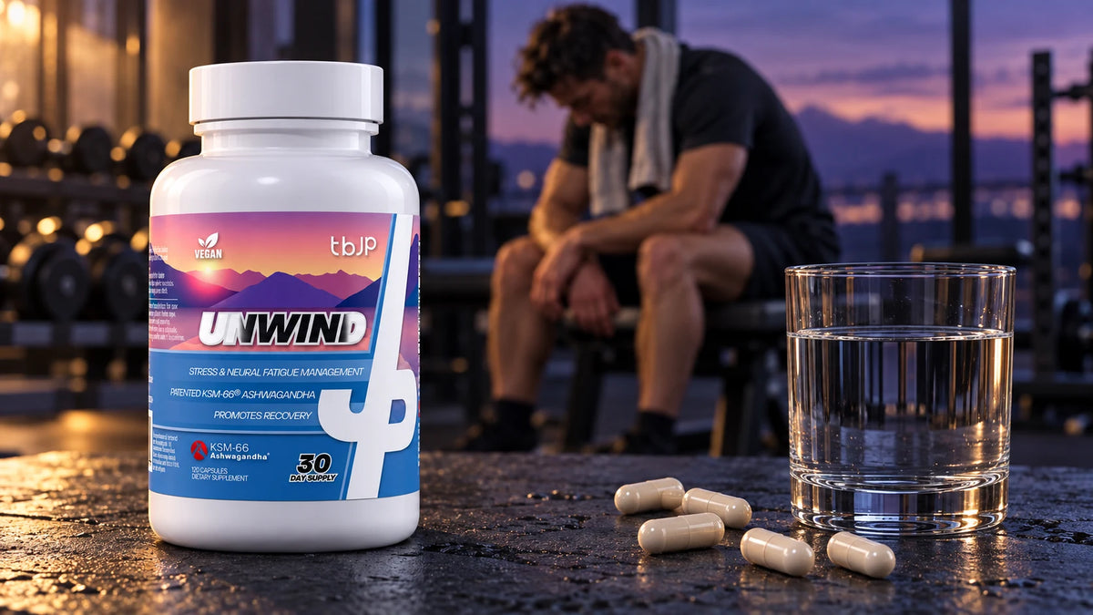 Müder Athlet auf der Hantelbank – Stress und Cortisol, Trained by JP Unwind mit KSM-66 Ashwagandha